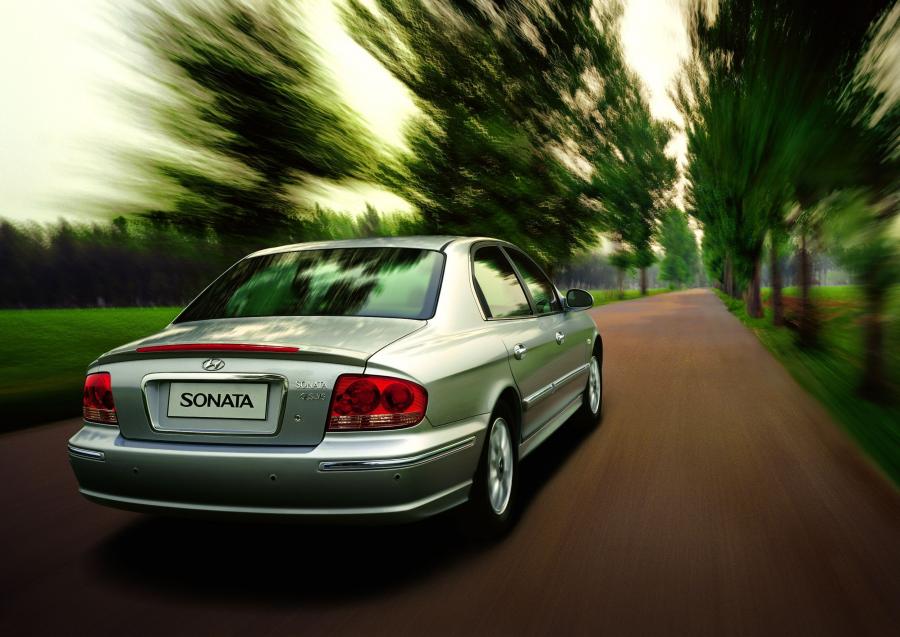 Hyundai Sonata 2004 года  (фото 27 из 58)